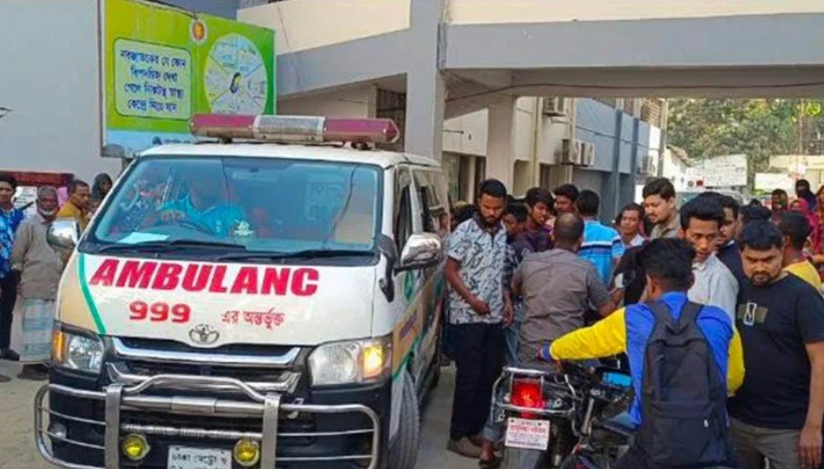 লক্ষ্মীপুরে ট্রাক-পিকআপ ভ্যানের সংঘর্ষে নিহত ১